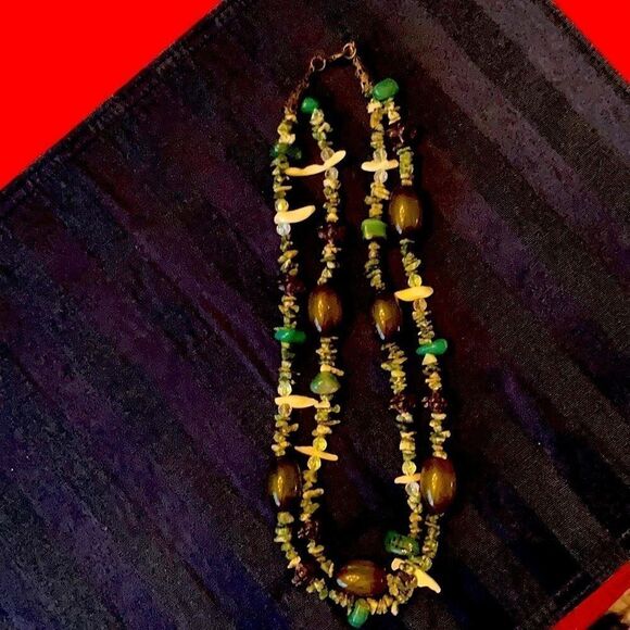 Vintage double strand green shell and bead necklace EVC - Picture 2 of 5